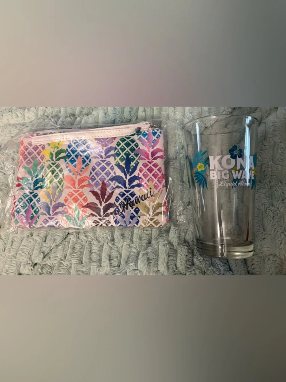 NEW-KONA Hawaii vacation Big wave liquid aloha with Hawaiian pineapple wristlet